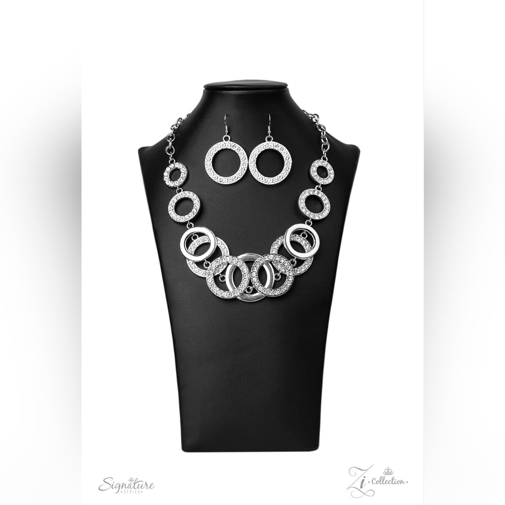 NIB The Kella Signsture Neclace w/ matching earrings‼️